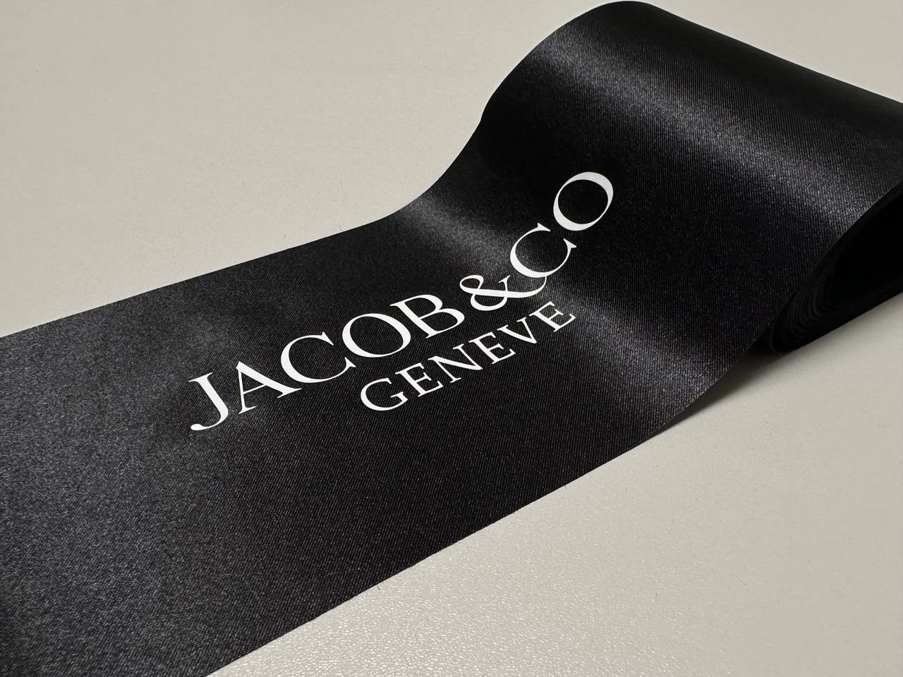 Jacob and Co Geneve Eröffnungsband bedruckt von Wiener Stickerei in Wien